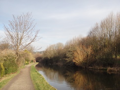 P2019DSC08227	The canal between Crossflats and Riddlesden.