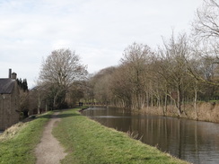 P2019DSC08345	Following the canal west out of Skipton.