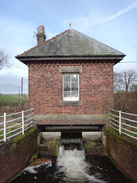 P2019DSC08506	A building by Greenberfield Top Lock no. 44.