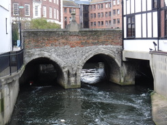 P2019DSCF2182	The Clattern Bridge, Kingston Upon Thames.