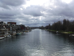 P2019DSCF2194	The Thames viewed from Kingston Bridge.