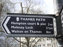 P2019DSCF2196	A Thames Path sign in Hampton Wick.
