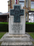 P2019DSCF2845	A war memorial in Finchley.