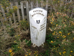 P2019DSCF3017	A boundary marker near Upton.