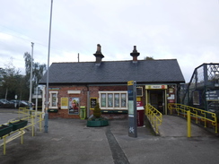 P2019DSCF3515	Maghull station.