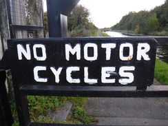 P2019DSCF3555	A sign on the towpath.