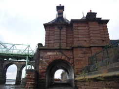 P2019DSCF3940	Part of the old transporter bridge infrastructure.