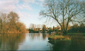 F19	Looking from Marsh Weir towards Hurley.