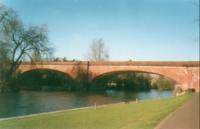 F25	Maidenhead Railway bridge.