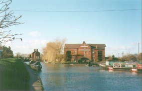 G16	The marina in Shardlow.