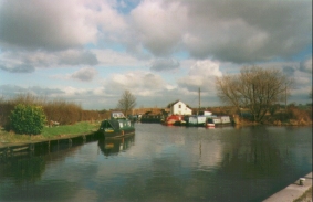 G18	Swarkestone Lock. The old Derby Canal used to meet the Trent and Mersey Canal here.