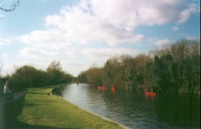 G25	Boats on the canal near Kensal Green.