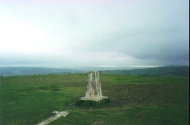 N26	Baildon Moor trig point (282 metres), looking north.