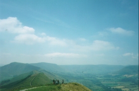 O33	Looking towards Mam Tor from Lose Hill.