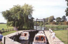 R02	Haughton Mill Lock.