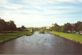 T04	Looking south up the River Esk in Musselburgh