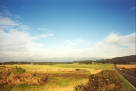 T23	Looking at the Ochil Hills from the B913 at NT 041900.