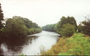 U08	Looking along the River Earn.