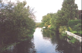 V20	Looking north along the River Hiz in Langford.