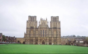 W24	The front of Wells Cathedral