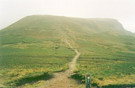 ZX05	Looking up towards Mill Hill from the saddle between Kinder and Mill Hill.