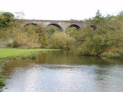 P2004A091918	Monsal Dale Viaduct and the River Wye.