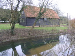 P20062050462	A pond and barn in Wimbush.