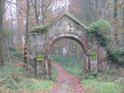 P2007B261522	A gateway to the southwest of Old Wardour Castle.