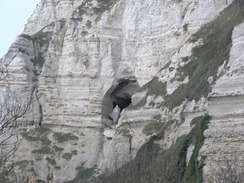 P2010B270671	A cave in the cliff.