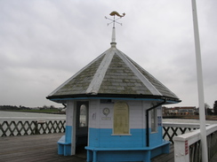 P20111272271	Yarmouth pier.