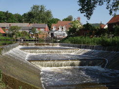 P2012DSC00347	A weir on the Stour in Nayland.
