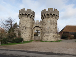 P2013DSC04556	Cooling Castle entrance gateway.