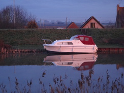 P2018DSC08529	A boat moored on the Great Ouse.