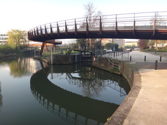 P2018DSC09836	A new curving footbridge over Northampton lock.