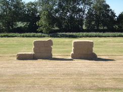 P2018DSC02151	Hay bales on South Bank.