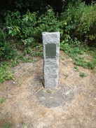 P2018DSC02324	A memorial to the crew who died and wre injured in a Wellington Bomber crash near Chipping Warden.