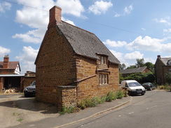 P2018DSC02369	A house in Woodford Halse.