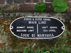 P2018DSC03780	A mileplaque beside the canal.