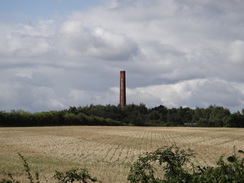 P2018DSC04595	Newbold brick works' chimney.