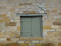 P2018DSC04844	A door in a wall in Stretton-on-Fosse.