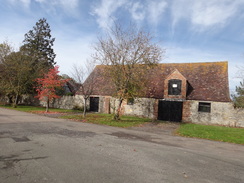 P2018DSC05432	A barn in Wickhamford.