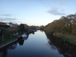 P2018DSC06077	The Avon viewed from the Abbey Road bridge in Evesham.