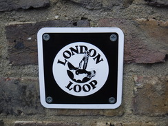 P2019DSCF2198	A London Loop sign in Hamption Wick.