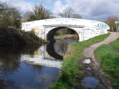 P2019DSCF2520	A bridge over the canal near the A40(T).