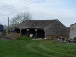 P2019DSCF2908	A barn in Woodwalton.