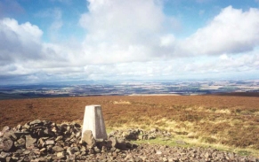 S19	Looking west towards the Pentland Hills from the Trig Point on Lammer Law.