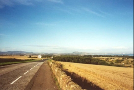 T02	Looking down the A199 west of Tranent towards Edinburgh and the Pentland Hills near the A1(T) junction.
